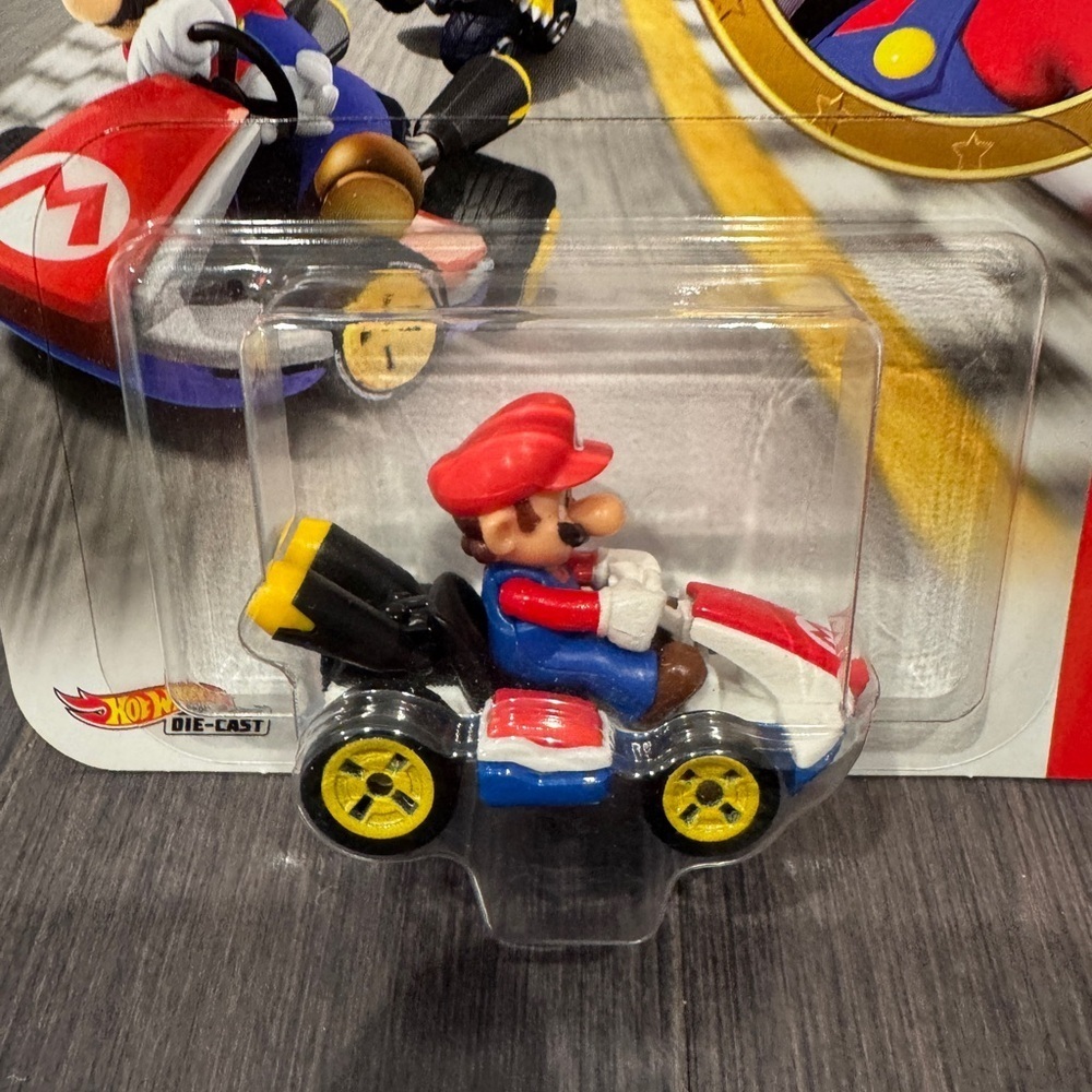 NWT Hot Wheels Mario Kart Track Die-Cast Vehicle - Kids Toddlers Boys - Picture 2 of 4